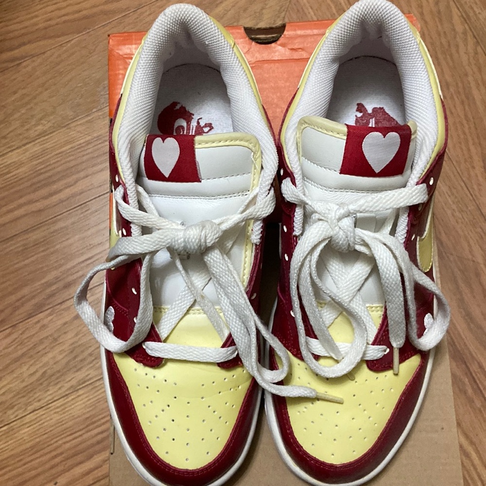 WMNS NIKE DUNK LOW, Size 7.5, Varsity Red/White.